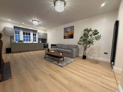 2 Bed - Sleeps 4 - Hot Tub & Bbq