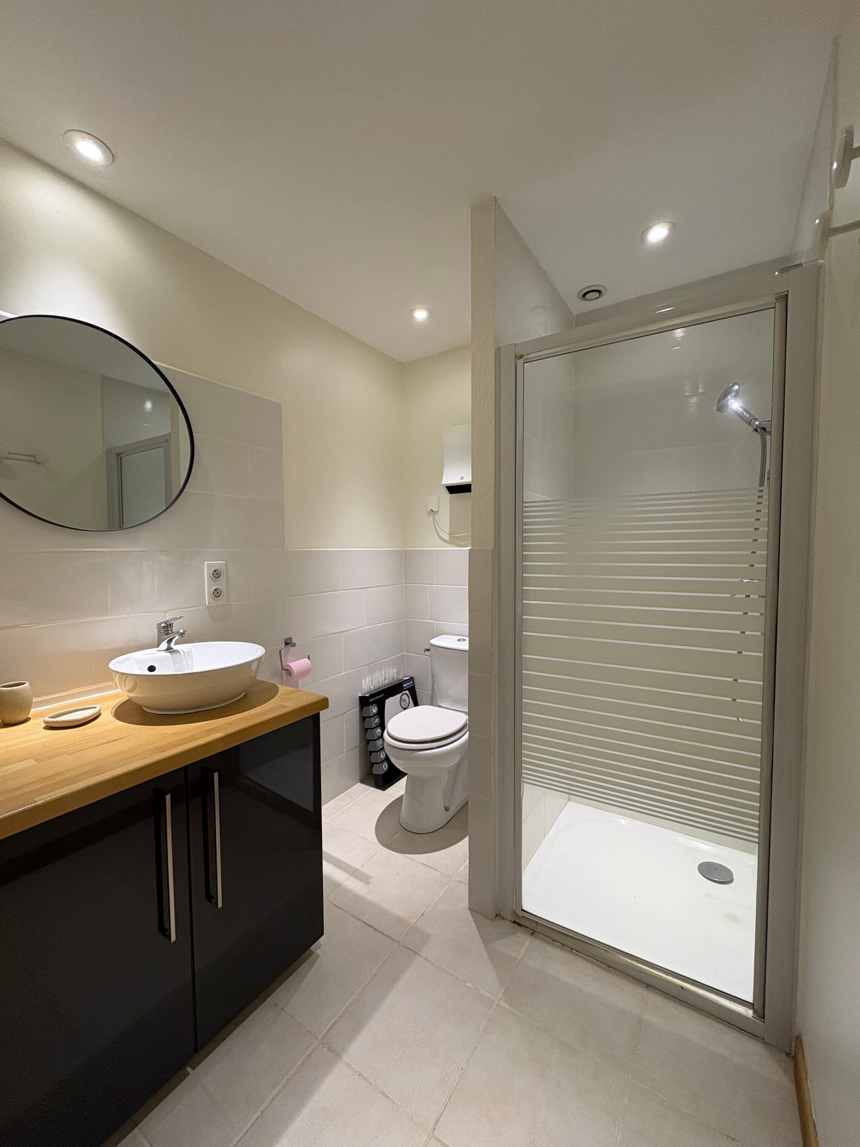 Douche, serviettes fournies