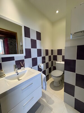 Shower, towels