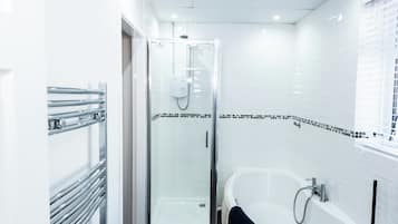 Comfort Apartment, 2 Bedrooms | Bathroom