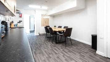 Comfort Apartment, 2 Bedrooms | Dining