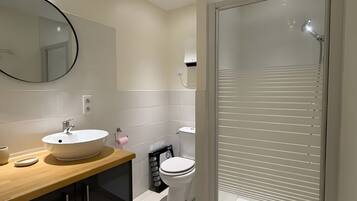 Shower, towels