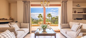 Aeonia Grand Villa, with Pool & Walk to the Beach