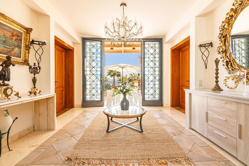 Aeonia Grand Villa, with Pool & Walk to the Beach