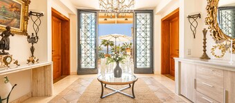 Aeonia Grand Villa, with Pool & Walk to the Beach