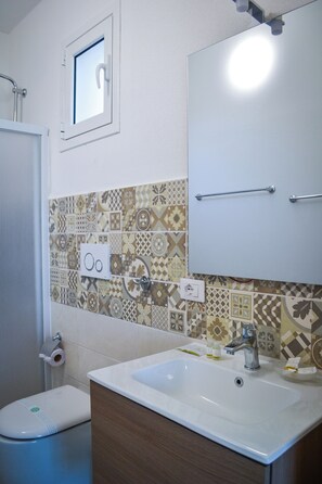 Appartement, uitzicht op zwembad | Badkamer