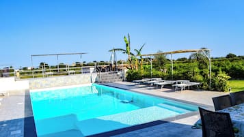 Appartement, uitzicht op zwembad | Zwembad