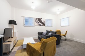 Living area - Old Dutch Embassy by Guestz (Hull)