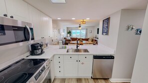 公寓式客房, 2 间卧室 | 私人厨房 | 冰箱、茶具/咖啡用具、烤面包机