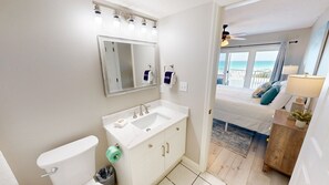 Condo, 2 habitaciones | Baño | Toallas 