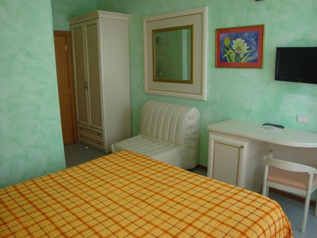 Driepersoonskamer, balkon | Een kluis op de kamer, gratis wifi, rolstoeltoegankelijk