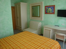 Triple Room, Balcony | In-room safe, free WiFi, wheelchair access