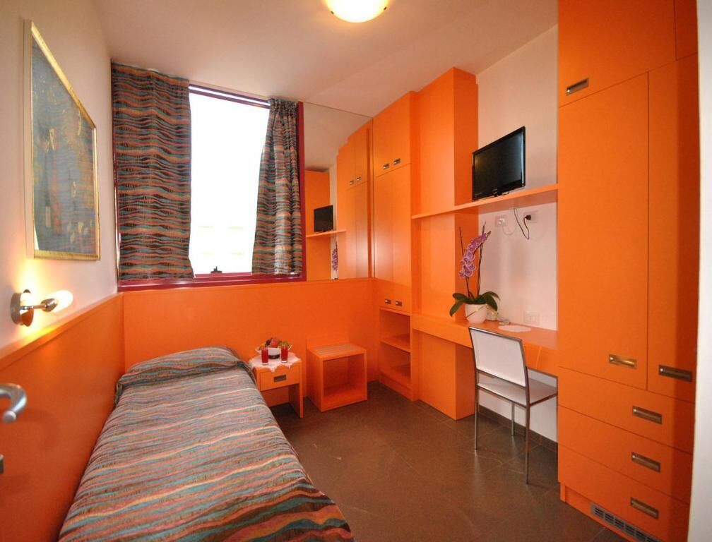 Single Room, Sea View