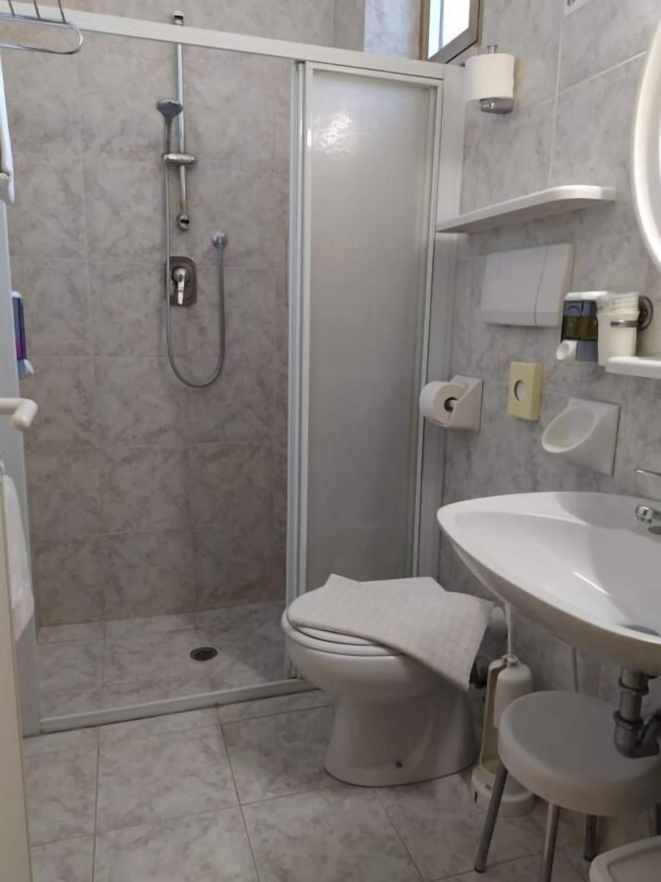 Camera quadrupla, balcone | Bagno