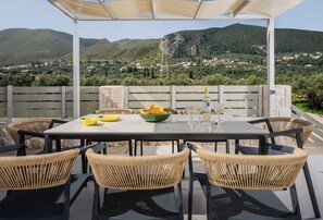 Outdoor dining - Villa Amore-4 Bedroom Villa with Private Pool (Zakynthos)