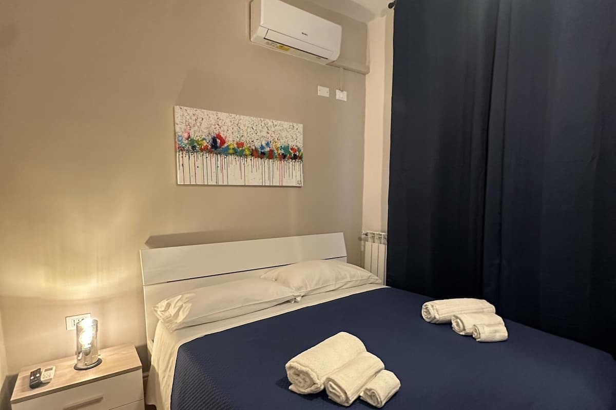 Comfort Double Room | In-room safe, desk, iron/ironing board, WiFi (free)