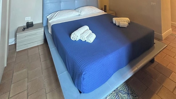 Imagen sin descripción, 1 de 23, botón