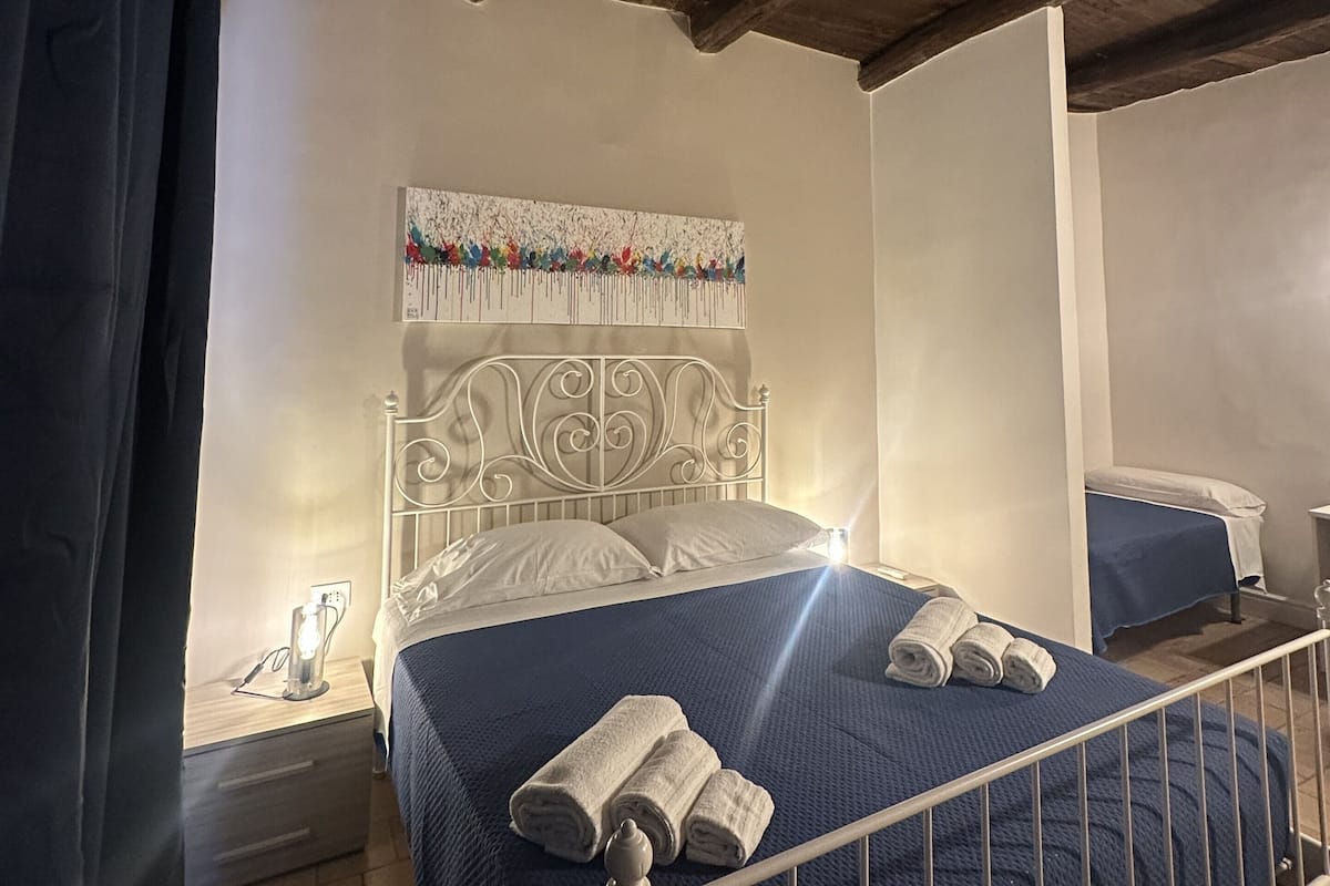 Standard Quadruple Room | In-room safe, desk, iron/ironing board, WiFi (free)