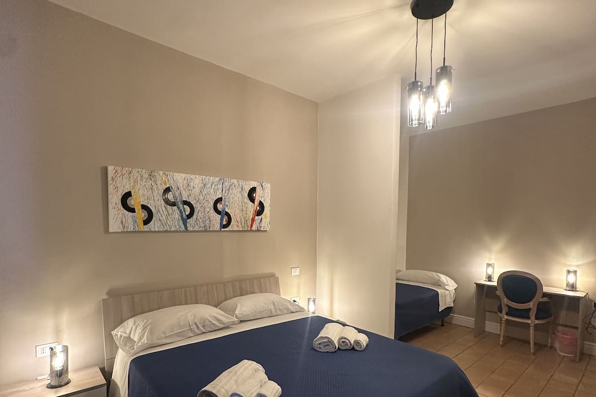 Comfort Quadruple Room | In-room safe, desk, iron/ironing board, WiFi (free)