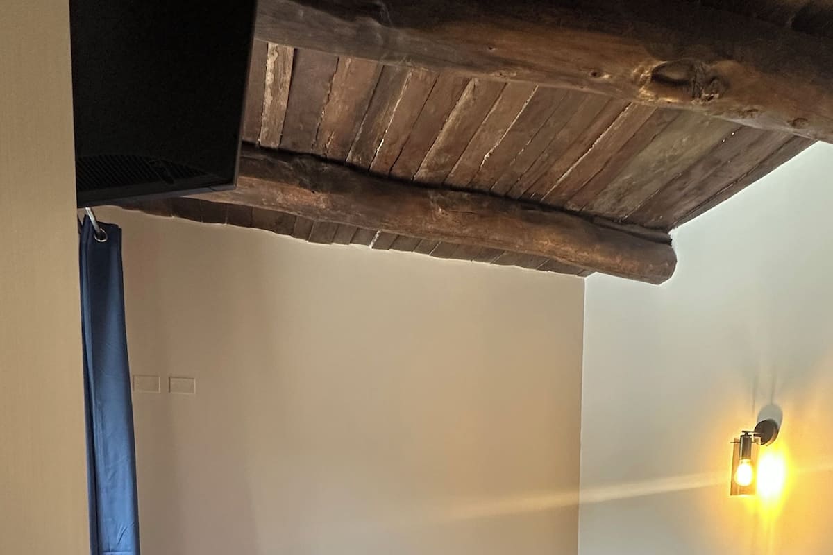 Standard Twin Room | In-room safe, desk, iron/ironing board, WiFi (free)