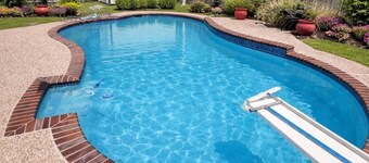 Poolside Retreat • Sleeps 9 • Family Getaway