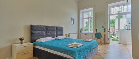 2 chambres, fer et planche à repasser, Wi-Fi, draps fournis
