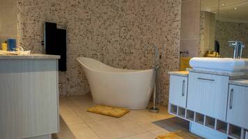 Villa, 3 Bedrooms, Smoking, Private Pool | Bathroom