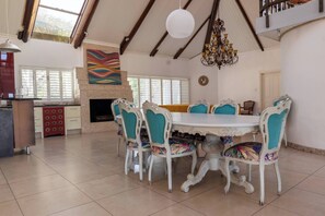 Villa, 3 habitaciones, para fumadores, alberca privada | Comedor