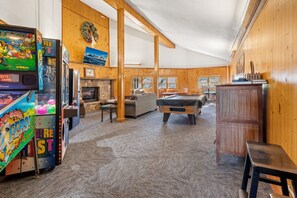 Games room - Entire Condo Near The Slopes (Snowshoe)