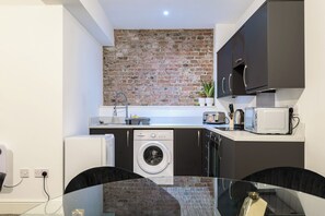 Private kitchen - Old Dutch Embassy by Guestz (Hull)