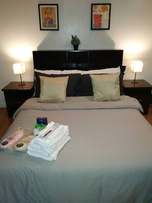 Condo, 2 Bedrooms, Balcony, Garden View - Legaspi Park Apartments (Makati)