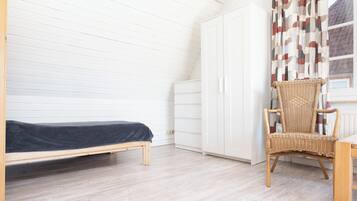 4 bedrooms, desk, free WiFi
