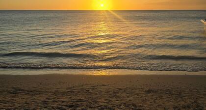 Casa Cielomar, private pool, BBQ, Billiards, 12 people, pets allowed, Combate Beach