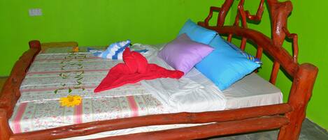 4 habitaciones, tabla de planchar con plancha y wifi