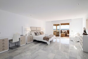 5 bedrooms, iron/ironing board, WiFi, bed sheets - Spectacular Sea Views - Rare Frontline Villa with Private Heatable Pool (Mijas)