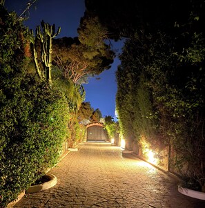 Property grounds - Spectacular Sea Views - Rare Frontline Villa with Private Heatable Pool (Mijas)