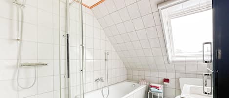 Douche, serviettes fournies