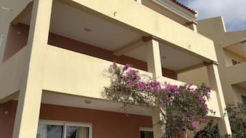 Apartment, 2 Bedrooms, Balcony, Garden View | Exterior
