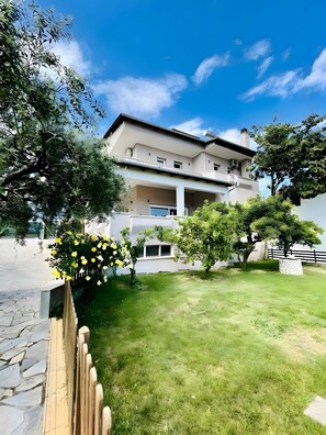 Exterior - Villa Violetta Country House with Mountain View, Private Balcony and Garden (Kavala)