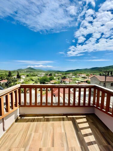 Villa Violetta Country House with Mountain View, Private Balcony and Garden