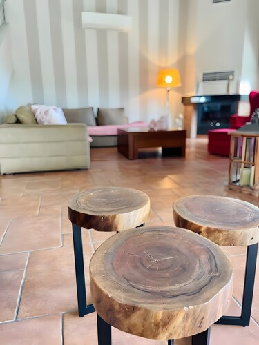 Villa Violetta Country House with Mountain View, Private Balcony and Garden