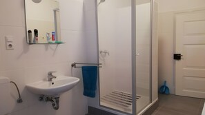 Suihku, hiustenkuivaaja