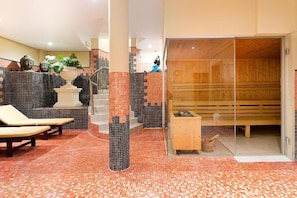 Sauna seca, banheira de hidromassagem, 1 sala de tratamento