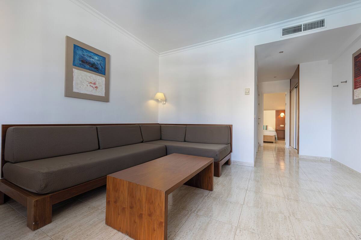 Room | Living area | Flat-screen TV