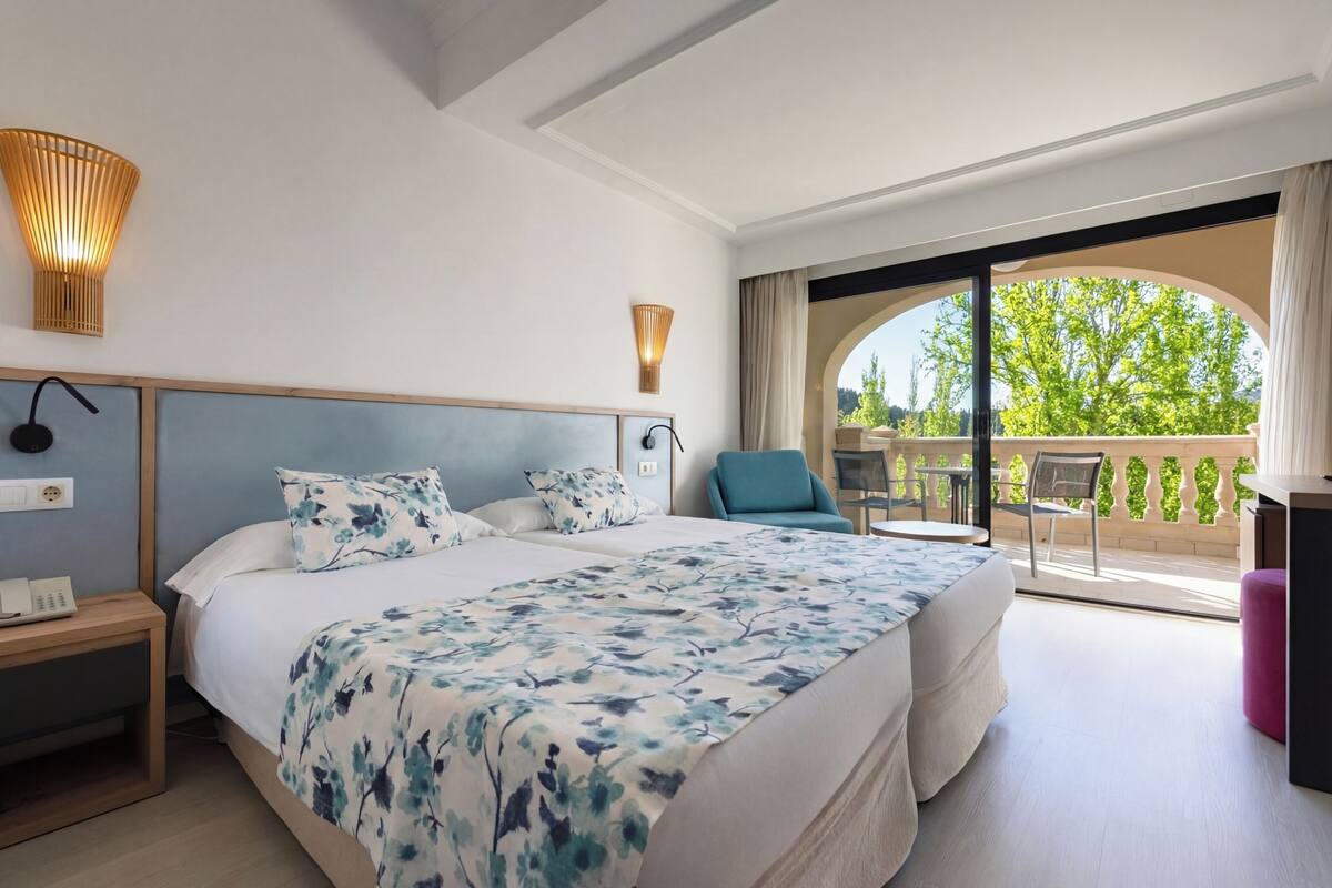 Room | Minibar, WiFi (free), bed sheets