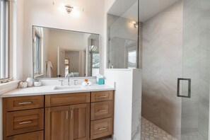 Shower, hair dryer, towels - New Listing! Arrowhead | 3 Master Suites | Shuttle | Pool & Hot Tub Access (Edwards)