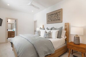 5 bedrooms, desk, free WiFi, bed sheets - New Listing! Arrowhead | 3 Master Suites | Shuttle | Pool & Hot Tub Access (Edwards)