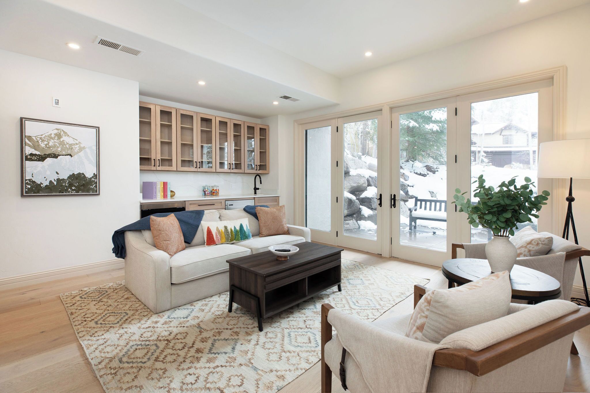 Smart TV, fireplace, offices