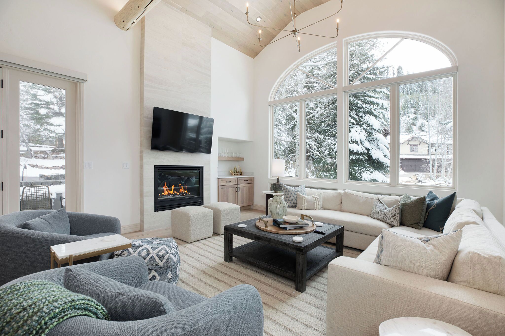 Smart TV, fireplace, offices