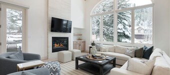 New Listing! Arrowhead | 3 Master Suites | Shuttle | Pool & Hot Tub Access